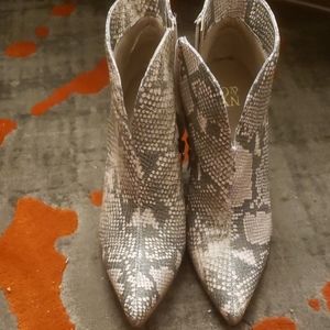 NY&CO SNAKESKIN BOOTIES